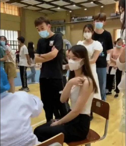 美女打针视频,揭秘美女勇敢打针的温馨瞬间
